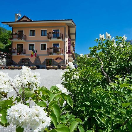 Albergo Valentino Bionaz Exteriör bild