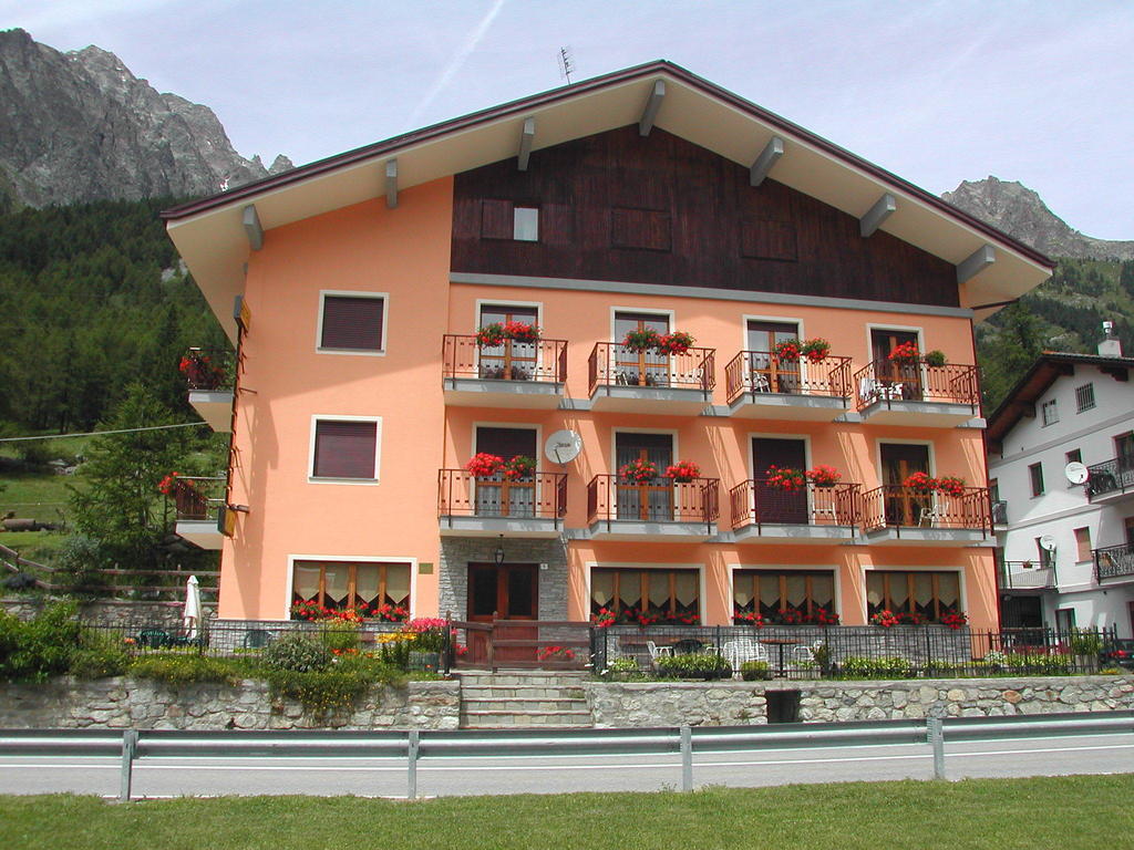 Albergo Valentino Bionaz Exteriör bild