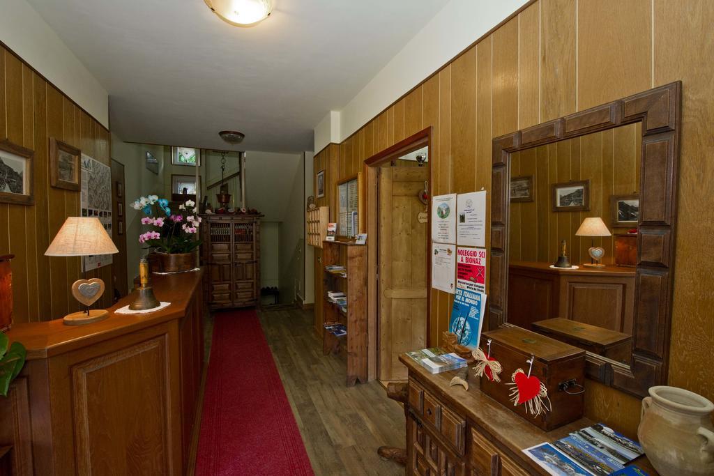 Albergo Valentino Bionaz Exteriör bild
